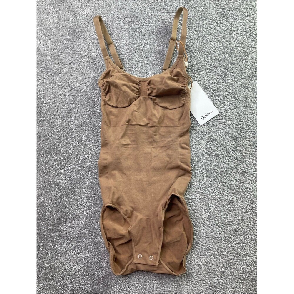Quince Seamless Shaping BodysuitTan Nude Adjustable Straps Size Small